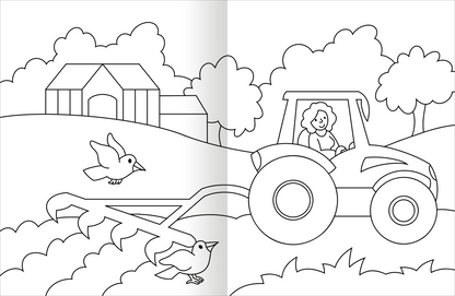 Gezeigt wird eine Innen- oder Zusatzansicht von „Malbuch Bauernhof“. Die Illustration zeigt eine Frau, die auf einem Traktor sitzt und ein Feld bearbeitet. Im Hintergrund sind ein Bauernhaus und mehrere Bäume zu sehen. Zwei Vögel fliegen am Boden und verleihen der Szene Lebendigkeit. Die Zeichnung ist in klaren, schwarzen Linien gehalten, die eine freundliche und einladende Atmosphäre schaffen.