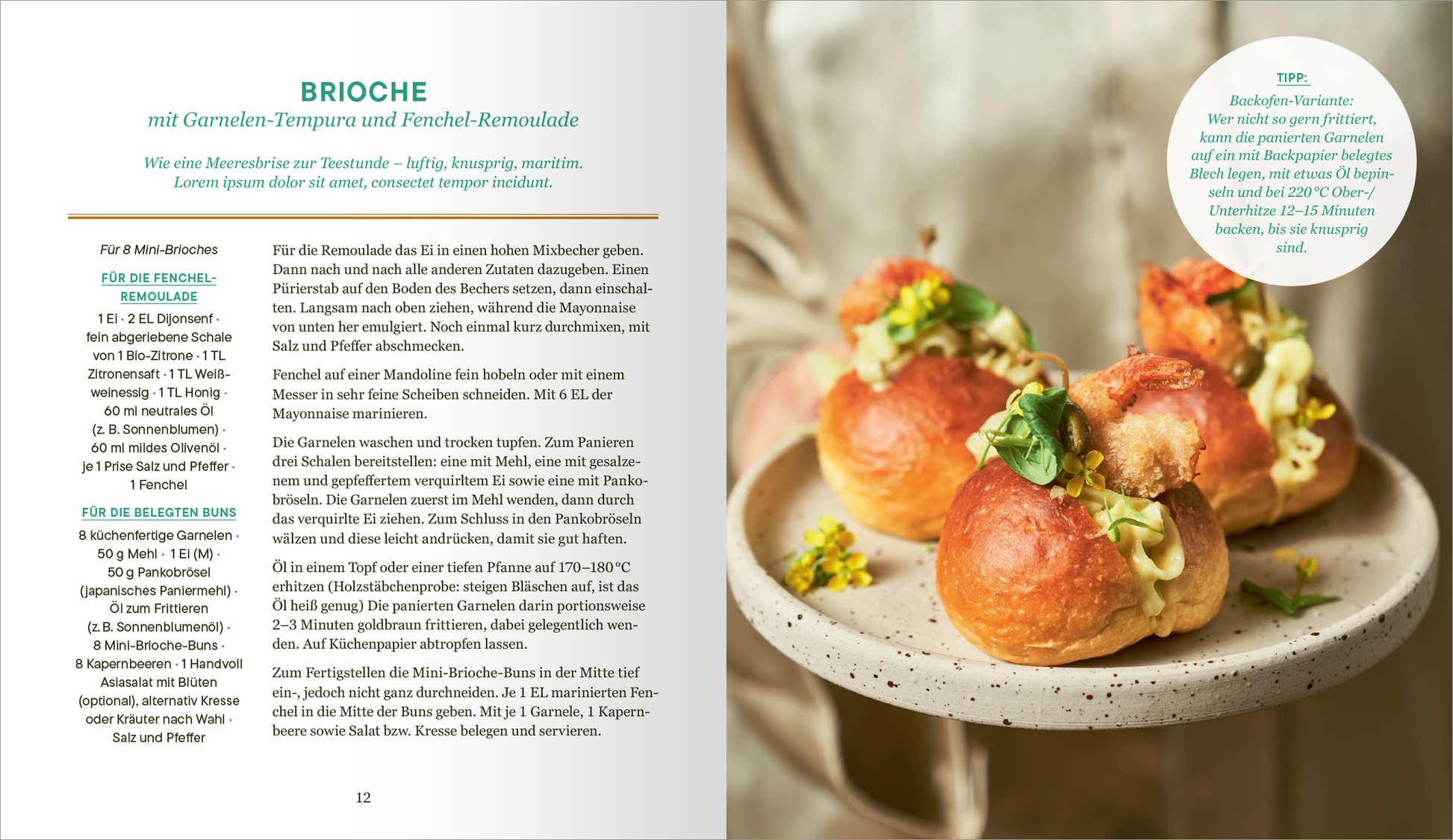 Gezeigt wird eine Innen- oder Zusatzansicht von „More than a Cup of Tea“. Die Seite präsentiert ein Rezept für Brioche mit Garnelen-Tempura und Fenchel-Remoulade. Im oberen Bereich steht der Titel in einer klaren, modernen Serifenschrift. Unter dem Titel befinden sich Zutaten und Zubereitungshinweise in gut lesbarer, schlichter Sans-Serif-Schrift. Die Farben sind überwiegend pastel und erdig, was eine angenehme, einladende Atmosphäre schafft. Auf der linken Seite ist ein ansprechend...