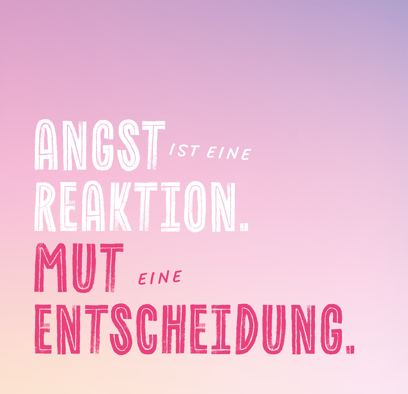 Gezeigt wird eine Innen- oder Zusatzansicht von „Das Beste entsteht immer aus Mut“. Der Hintergrund ist in sanften Pastellfarben gehalten, die von einem zarten Lila zu einem warmen Rosa übergehen. In der oberen Hälfte steht der Text „ANGST ist eine REAKTION.“ in einer eleganten, klaren Schriftart. Darunter folgt „MUT eine ENTSCHEIDUNG.“ in einer kräftigeren, handschriftähnlichen Typografie, die das Wort „MUT“ besonders hervorhebt.