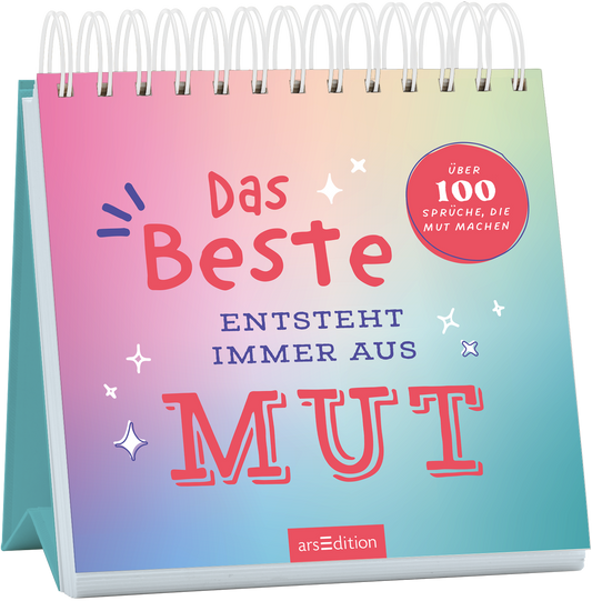 Das Buchcover zeigt einen sanften Farbverlauf von Rosa zu Türkis. Der Titel „Das Beste entsteht immer aus MUT“ ist in großen, spielerischen Buchstaben in Rot und Blau gehalten, wobei das Wort „MUT“ besonders hervorgehoben ist. Oben rechts befindet sich ein runder Button mit dem Text „Über 100 Sprüche, die Mut machen“. Der Hintergrund ist durch kleine Sterne und grafische Akzente belebt. Ganz unten mittig steht der Logoschriftzug von arsEdition.