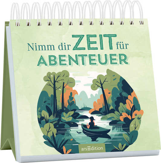 Auf dem Buchcover mit einem sanften grünen Hintergrund steht in großen, verspielten Buchstaben „Nimm dir ZEIT für ABENTEUER“. Eine farbenfrohe Illustration zeigt eine Person im Kanu, umgeben von üppiger, grüner Vegetation und einem ruhigen Fluss. Die Szenerie strahlt Abenteuerlust und Naturverbundenheit aus. Ganz unten mittig steht der Logoschriftzug von arsEdition.