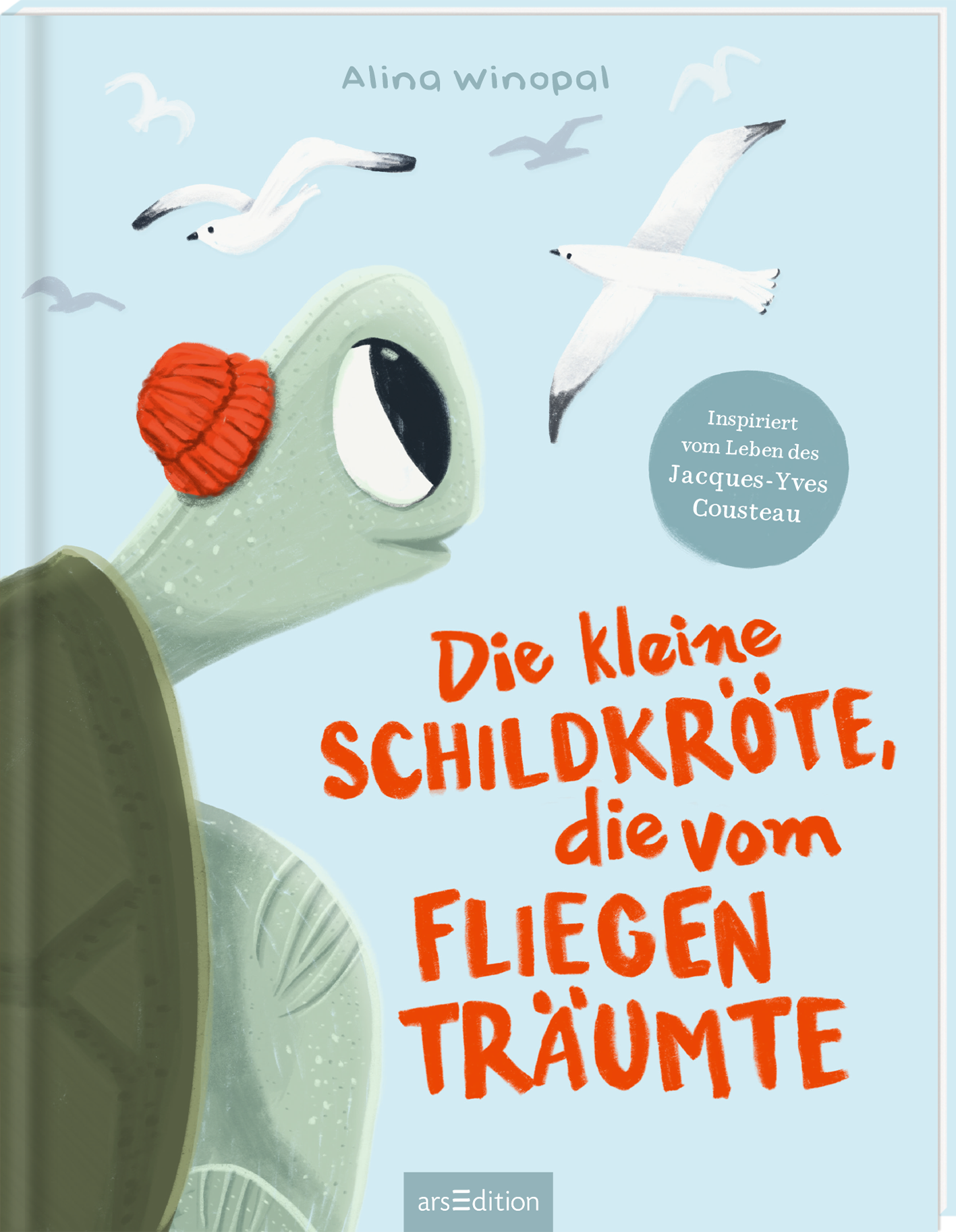 Das Cover zeigt eine niedliche Schildkröte mit rotem Hut vor einem himmelblauen Hintergrund. Um sie herum fliegen mehrere weiße Möwen. Der Titel „Die kleine Schildkröte, die vom Fliegen träumte“ ist in großer, verspielter, oranger Schrift platziert. Oben auf dem Cover steht der Autorennamen Alina Winopal. Ein Kleinod, das die träumerische Atmosphäre des Buches vermittelt. Ganz unten mittig steht der Logoschriftzug von arsEdition.