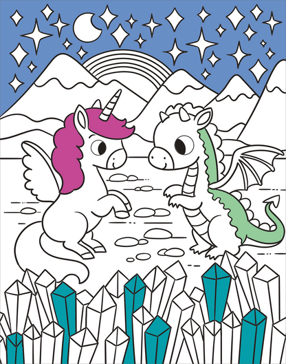 Gezeigt wird eine Innen- oder Zusatzansicht von „Diamant-Malbuch Einhörner“. Die kolorierte Illustration zeigt ein Einhorn mit lila Mähne und einem Drachen mit grünen Akzenten, die in einer zauberhaften Landschaft spielen. Im Hintergrund sind stilisierte Berge, ein Regenbogen und funkelnde Sterne zu sehen. Die klaren, umrissenen Formen sind ideal zum Ausmalen und laden die Kinder zu kreativer Gestaltung ein. Die Farbflächen sind in einer sanften, ansprechenden Palette gehalten.