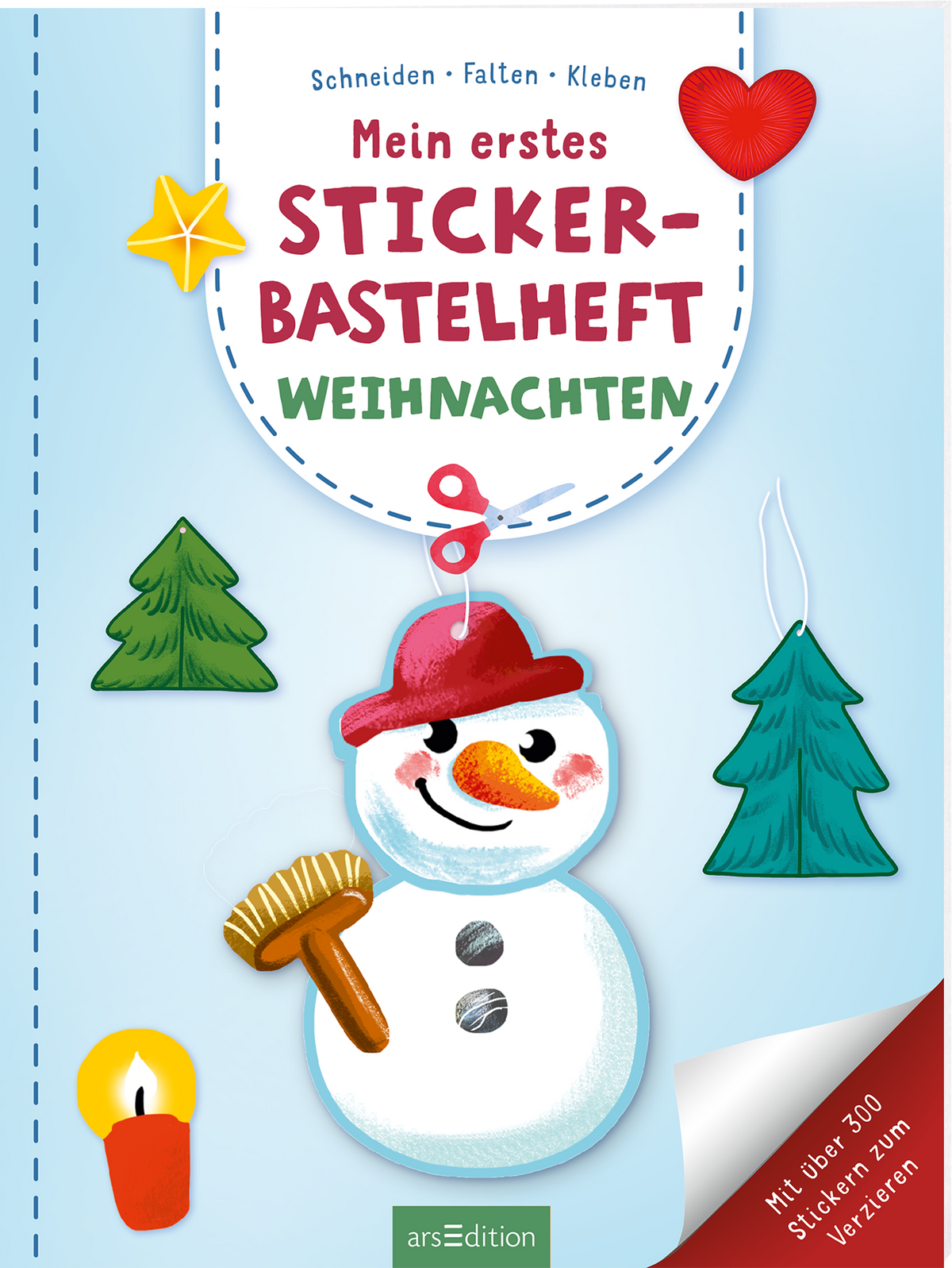 Das Buchcover zeigt einen fröhlichen Schneemann mit einem roten Hut und einer Karottennase. Um ihn herum sind weihnachtliche Elemente wie grüne Tannenbäume, ein gelber Stern und eine  Kerze abgebildet. Der Titel „Mein erstes STICKER-BASTELHEFT WEIHNACHTEN“ ist in bunten, verspielten Buchstaben gestaltet. Ganz unten mittig steht der Logoschriftzug von arsEdition.