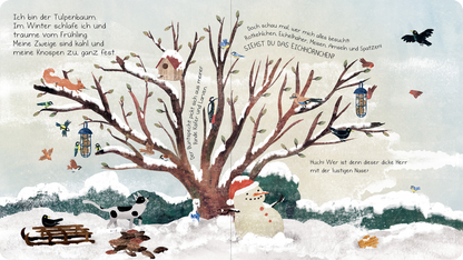 Gezeigt wird eine Innen- oder Zusatzansicht von „Das Nest in meinen Zweigen“. Die Illustration zeigt einen großen Tulpenbaum mit vielen Zweigen, umgeben von Schnee. Auf den Ästen hängen verschiedene Vogelhäuser und Futterstellen. Vögel in unterschiedlichen Farben und eine Schneemannfigur sind ebenfalls zu sehen. Der Hintergrund ist in sanften Blau- und Grautönen gehalten. Die Schrift ist verspielt und kindgerecht, sie ergänzt die bildliche Erzählung auf angenehme Weise.