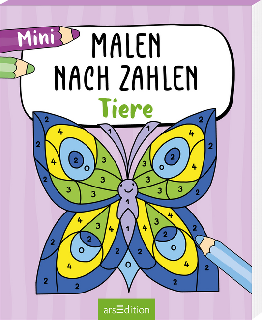 Das Cover zeigt eine bunte, stilisierte Schmetterlingszeichnung, die zum Zahlenmalen einlädt. Die Flügel des Schmetterlings sind in lebendigen Farben wie Blau, Gelb und Grün gestaltet, und die einzelnen Bereiche sind mit Zahlen gekennzeichnet. Der Titel „Mini Malen nach Zahlen Tiere“ steht in großen, schwarzen Buchstaben oben auf dem Cover. Oben links sind zwei Buntstifte abgebildet, die Teil des Designs sind. Ganz unten mittig steht der Logoschriftzug von arsEdition.