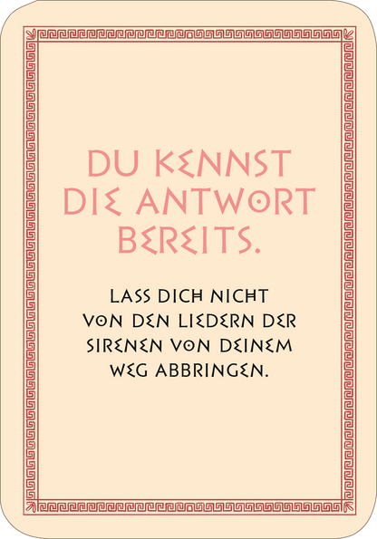 Gezeigt wird eine Innen- oder Zusatzansicht von „Frag die Götter“. Der Hintergrund ist in einem sanften Creme-Ton gehalten. In der oberen Hälfte steht der Satz „DU KENNST DIE ANTWORT BEREITS.“ in großen, rot gefärbten Buchstaben. Darunter folgt die Aussage „LASS DICH WEITERHIN VON ATHENE, DER GÖTTIN DER WEISHEIT, LEITEN.“ in einer klaren, geschwungenen Schrift. Ein dekorativer, geometrischer Rand umrahmt die Ansichten und verstärkt das klassische Design.