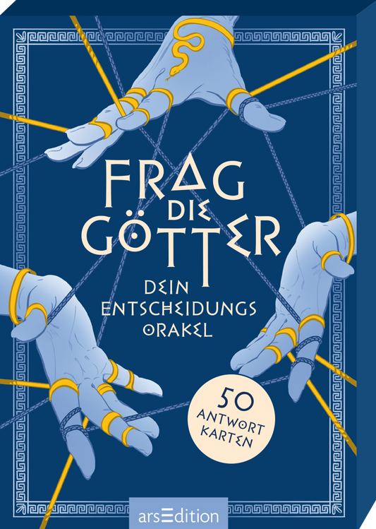 Das Buchcover zeigt auf einem tiefblauen Hintergrund zwei illustrierte Hände, die auf eine mystische Art und Weise präsentiert werden. Die Hände sind hellblau und tragen goldene Verzierungen, während um sie herum goldene Linien und ein geometrisches Muster angeordnet sind. In der Mitte prangt der Titel „FRAG DIE GÖTTER“ in einer markanten, modernen Schriftart. Darunter steht „DEIN ENTSCHEIDUNGS ORAKEL“, in kleinerer Schrift. Unten befindet sich ein Kreis mit dem Text „50 ANTWORT...