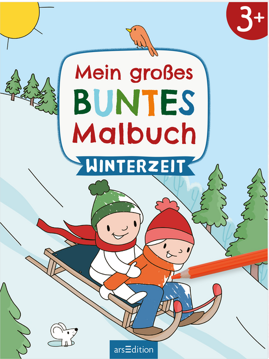 Auf dem Buchcover „Mein großes BUNTES Malbuch WINTERZEIT“ sind zwei fröhliche Kinder zu sehen, die auf einem Schlitten einen verschneiten Hang hinunterfahren. Die Kinder tragen bunte Winterkleidung in Rot und Grün. Der Himmel ist hellblau, mit einer Sonne in der oberen linken Ecke. Der Titel ist in verschiedenen Farben und freundlicher Schriftart gestaltet. Ganz oben rechts prangt ein roter Button mit der Zahl „3+“. Ganz unten mittig steht der Logoschriftzug von arsEdition.