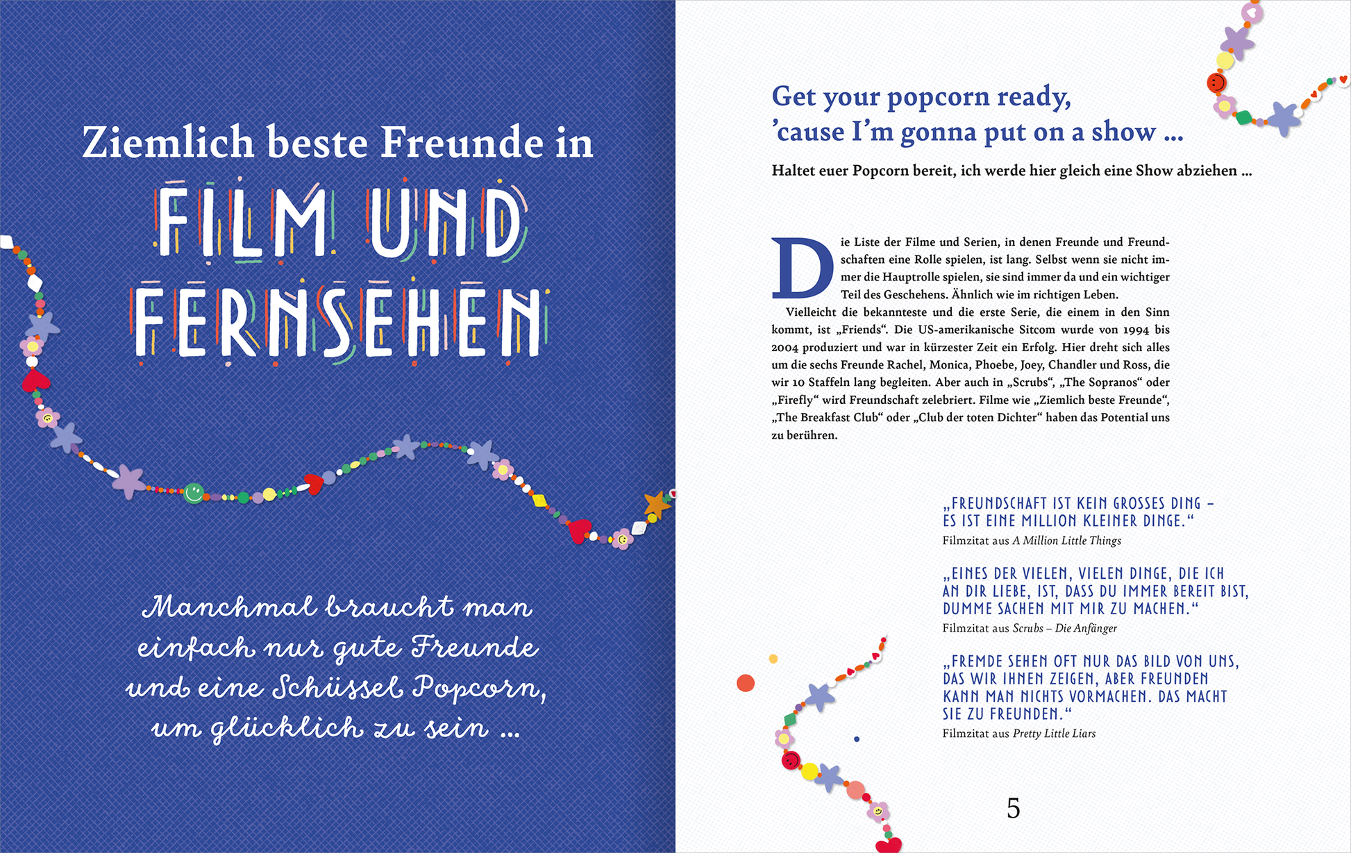 Gezeigt wird eine Innen- oder Zusatzansicht von „Mit dir kann ich die Welt erobern“. Die Seite ist in einem lebendigen Blau gestaltet, mit medienbezogenen Elementen. Der Titel „FILM UND FERNSEHEN“ erscheint in großer, verspielter Schrift. Darunter steht ein einladender, handgeschriebener Text in weißer typografischer Schrift. Bunte, kleine Sterne und Punkte verlaufen dekorativ durch das Layout und unterstreichen die Freude an Freundschaft und gemeinsamen Erlebnissen.