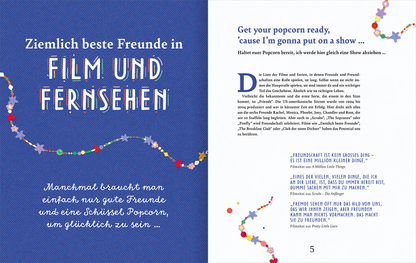 Gezeigt wird eine Innen- oder Zusatzansicht von „Mit dir kann ich die Welt erobern“. Die Seite ist in einem lebendigen Blau gestaltet, mit medienbezogenen Elementen. Der Titel „FILM UND FERNSEHEN“ erscheint in großer, verspielter Schrift. Darunter steht ein einladender, handgeschriebener Text in weißer typografischer Schrift. Bunte, kleine Sterne und Punkte verlaufen dekorativ durch das Layout und unterstreichen die Freude an Freundschaft und gemeinsamen Erlebnissen.