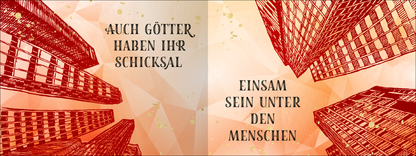 Gezeigt wird eine Innen- oder Zusatzansicht von „Love of a fallen God“. Die Darstellung zeigt stilisierte, rot eingefärbte Hochhäuser, die aus der unteren Perspektive betrachtet werden. Rechts sind zwei Zitate platziert: „Auch Götter haben ihr Schicksal“ und „Einsam sein unter den Menschen“. Die Schriftart ist elegant und wirkt kontrastreich gegen den hellen, geometrischen Hintergrund in sanften Orange- und Beigetönen, was eine atmosphärische Stimmung erzeugt.