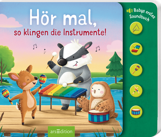 Das Buchcover zeigt eine lebendige, farbenfrohe Szene mit einem Waschbären, einem Reh und einer Eule, die an einem Tisch mit einem Xylophon musizieren. Die Tiere sind fröhlich und lebhaft dargestellt, umgeben von einer grünen Landschaft und einem blauen Himmel. Der Titel „Hör mal, so klingen die Instrumente!“ ist in verspielter, weißer Schrift platziert. Auf der rechten Seite befindet sich ein grüner Button mit dem Text „Babys erstes Soundbuch“. Ganz unten mittig steht der...