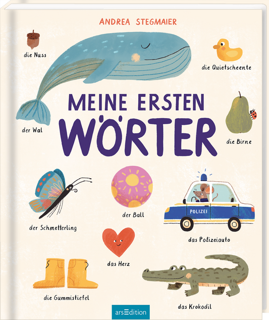 Kindgerechtes Cover auf cremefarbenem Grund mit dem Titel „MEINE ERSTEN WÖRTER“ in dicker abgerundeter violetter Großschrift. Oben mittig der Autorenname Andrea Stegmaier in kleiner orangeroter Majuskel. Große handgezeichnete Motive wie blauer Wal, Quietscheente, Birne, Schmetterling, Ball, Polizeiauto, Gummistiefel, Herz und Krokodil in freundlichen Pastellfarben vermitteln eine warme verspielte Lernatmosphäre. Ganz unten mittig steht der Logoschriftzug von arsEdition.