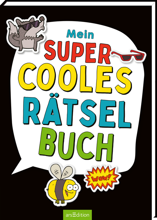 Auf dem Cover 'Mein super cooles Rätselbuch' ist ein schwarzer Hintergrund zu sehen, auf dem der Titel in großen, bunten Buchstaben abgebildet ist. Die Worte „SUPER“ und „COOLES“ heben sich durch eine rote, fettgedruckte Schrift ab. Oben links und unten links sind lustige Illustrationen eines Wolfes mit Sonnenbrille und einer Biene zu sehen. Rechts befindet sich eine Sprechblase mit dem Ausruf „WOW!“. Ganz unten mittig steht der Logoschriftzug von arsEdition.