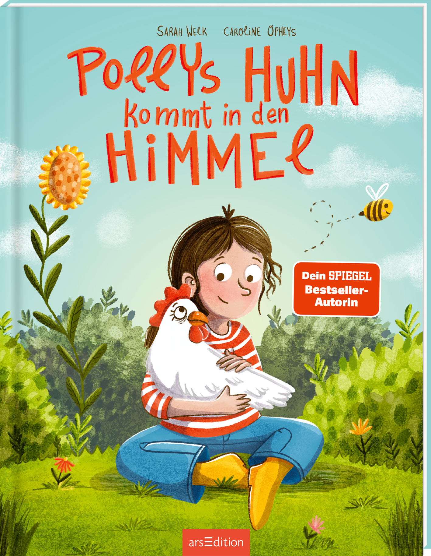Das Buchcover zeigt ein farbenfrohes, illustratives Design. Im Vordergrund sitzt ein Mädchen mit braunen Haaren in einem rot-weißen gestreiften Shirt und hält ein weißes Huhn auf ihrem Schoß. Um sie herum blühen helle Blumen in Gelb und Grün, während eine Biene über sie hinwegfliegt. Der Titel „Pollys Huhn kommt in den Himmel“ ist in großen, verspielten roten Buchstaben oben auf dem Cover platziert. Links oben befindet sich der Hinweis „Dein SPIEGEL Bestseller-Autorin“. Ganz...