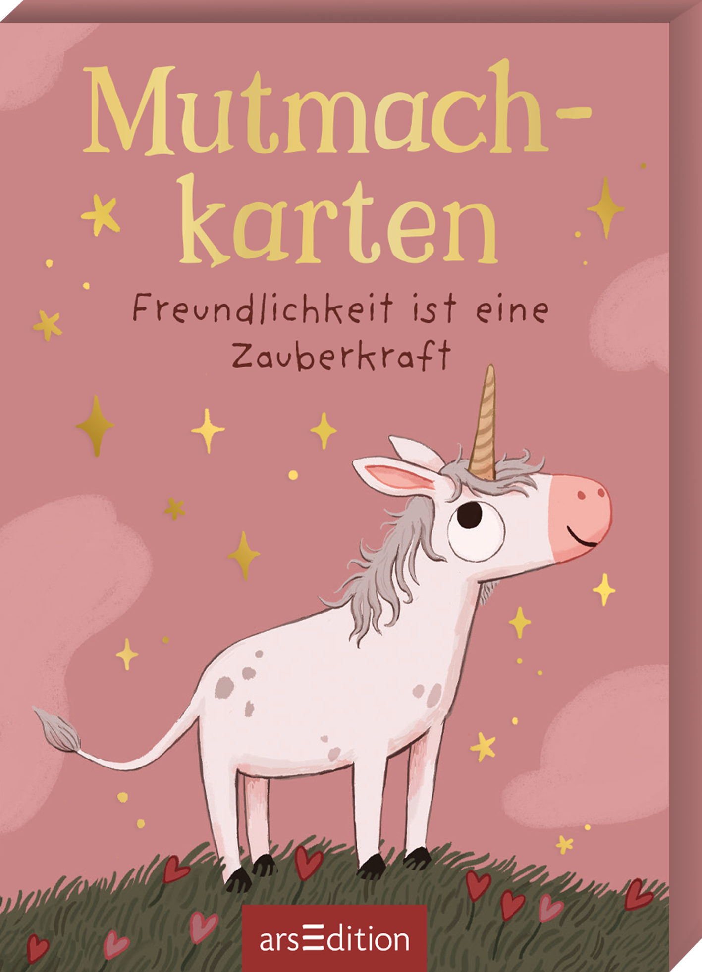 Das Cover der Kartenbox ist in Rosa- und Altrosa-Tönen gehalten. Oben steht mit großen goldenen Serifbuchstaben „Mutmachkarten“, darunter ist in kleiner, feiner Schrift der Untertitel „Freundlichkeit ist eine Zauberkraft“. Ein fröhliches hellrosafarbenes Einhorn mit hellem Horn und grauem Schweif steht auf grünem Gras mit kleinen roten Herzchen, umgeben von goldenen Sternchen. Ganz unten mittig steht der Logoschriftzug von arsEdition.