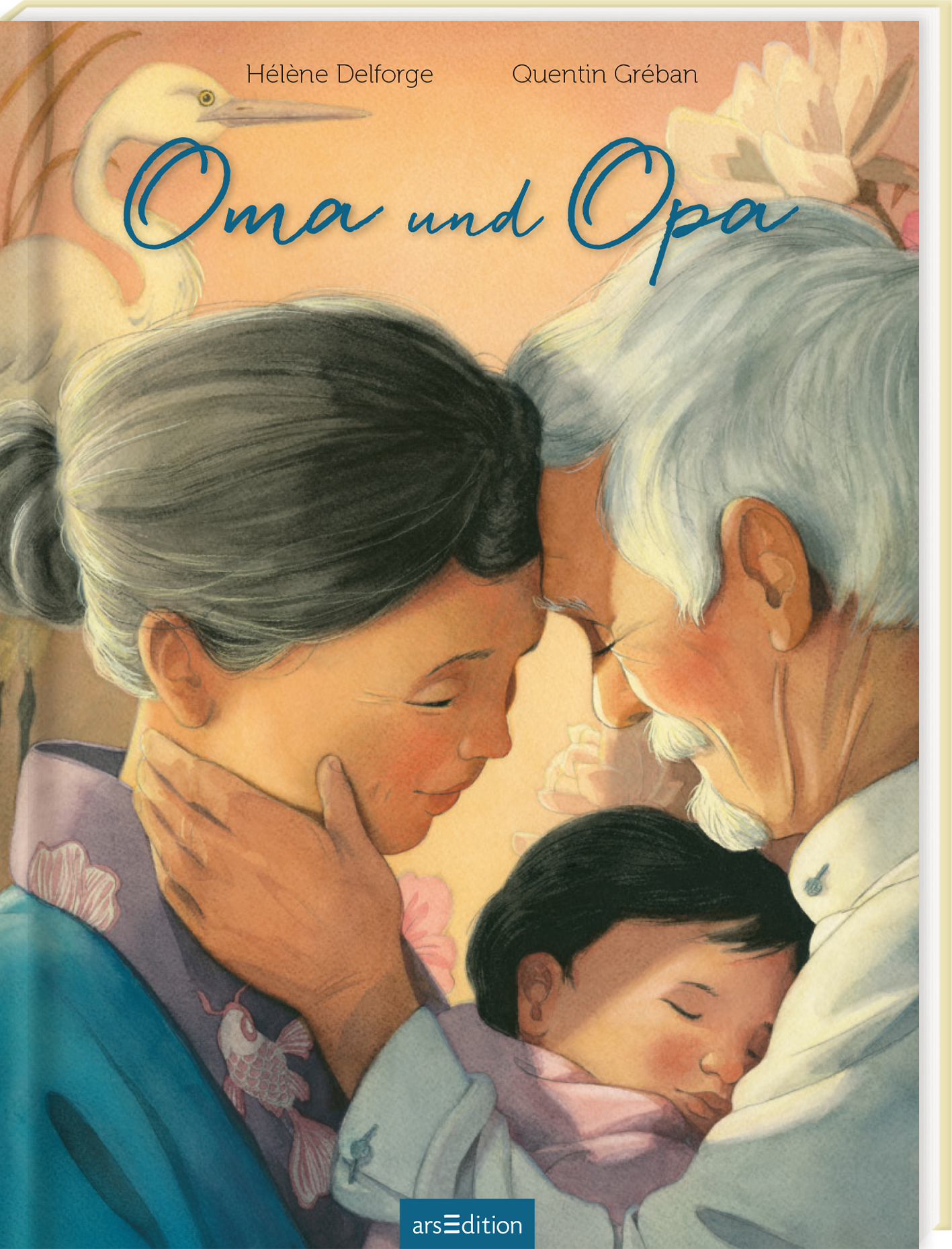 Das Buchcover zeigt eine liebevolle Umarmung zwischen einer älteren Frau und einem älteren Mann, die ein schlafendes Kleinkind in ihren Armen halten. Die sanften, warmen Farben in Rosa und Blau vermitteln zusammen mit dem orangefarbenen Hintergrund eine herzliche, familiäre Atmosphäre. Die dunkelblaue Schrift des Titels „Oma und Opa“ ist geschwungen. Oben mittig sind die Namen der Autorin Hélène Delforge und des Illustrators Quentin Gréban zu sehen. Ganz unten mittig steht der...