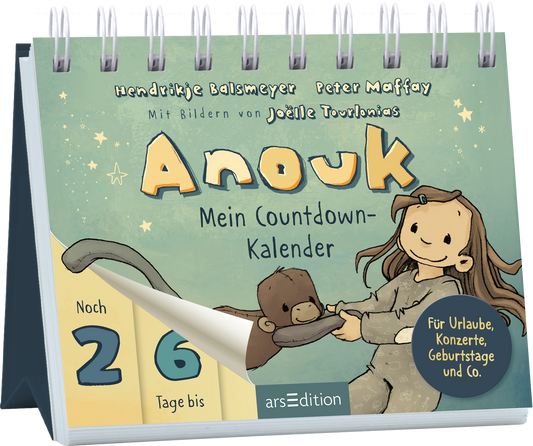 Das Cover zeigt einen Countdown-Kalender mit dem Titel „Anouk“ in großen, verspielten Buchstaben in Gelb und Orange. Der Hintergrund ist in sanften Grün- und Blautönen gehalten. Die Illustration zeigt ein Mädchen mit langen, braunen Haaren, das einen Stoffaffen an den Armen zu sich zieht. Links von ihnen wird eine Seitenecke leicht angehoben, unter der eine Seite des Countdown-Kalenders gezeigt wird. Hier steht „Noch 26 Tage bis“ in einer großen, gut lesbaren Schrift. Am oberen...