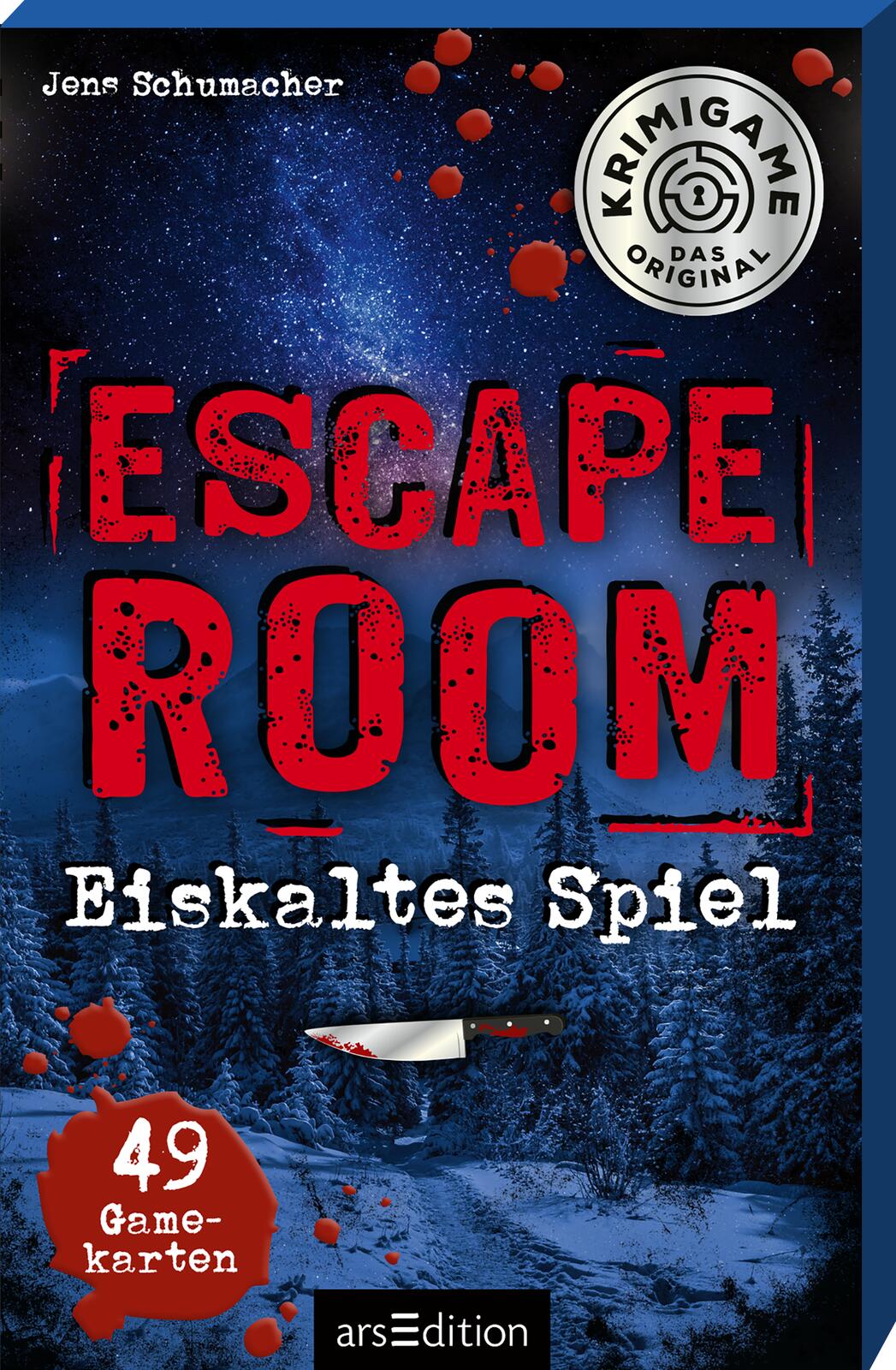 Buchcover „Escape Room – Eiskaltes Spiel“ von Jens Schumacher. Das Cover zeigt eine verschneite Waldlandschaft bei Nacht unter einem sternenklaren Himmel. Rote Blutspritzer und ein blutiges Messer sind prominent abgebildet. Oben rechts befindet sich ein Siegel mit der Aufschrift „Krimigame – Das Original“. Unten links steht „49 Gamekarten“, daneben das Verlagslogo „arsEdition“.