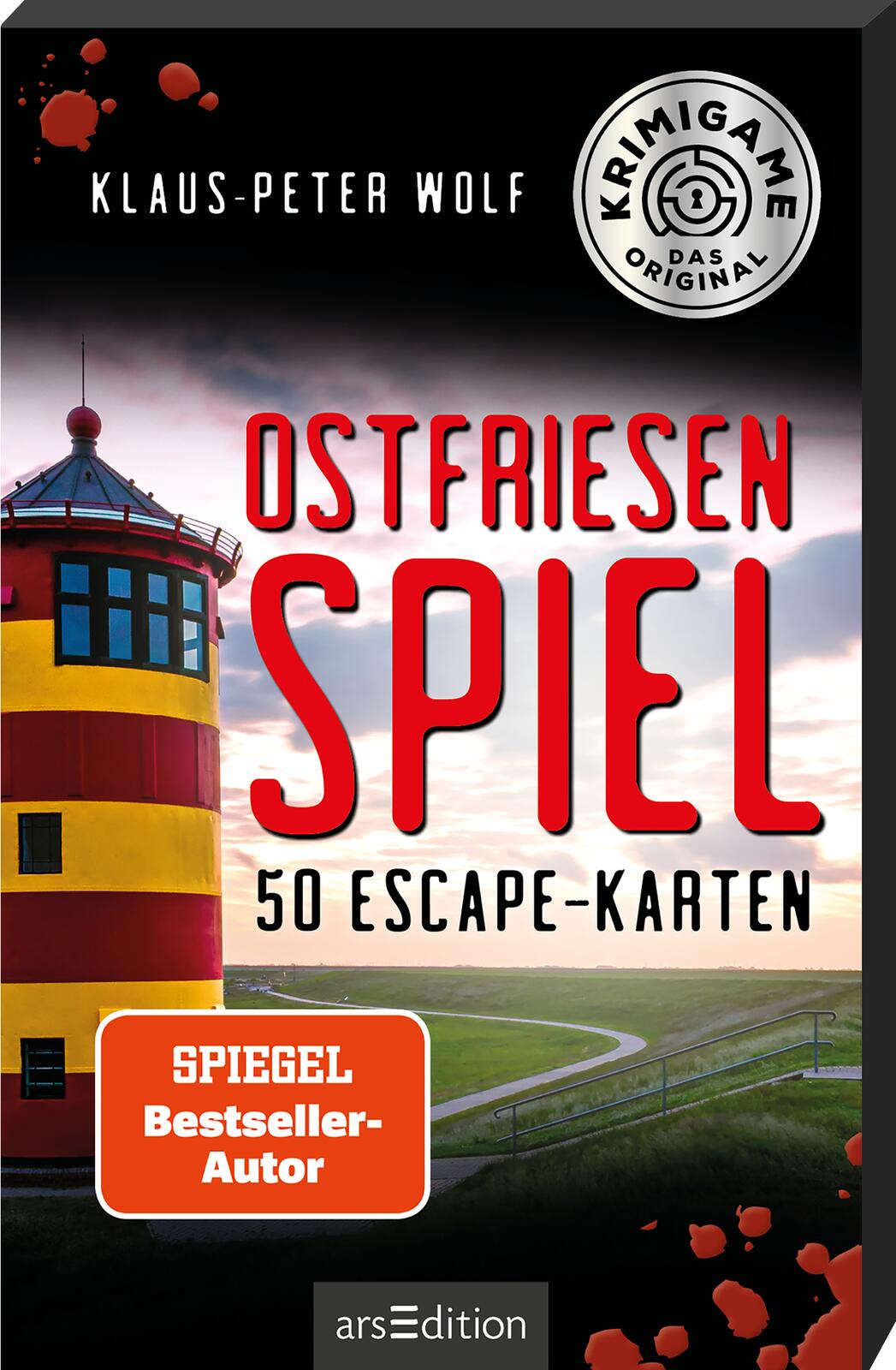Buchcover mit einem rot-gelben Leuchtturm vor einem düsteren Himmel. Titel: „Ostfriesenspiel – 50 Escape-Karten“ von Klaus-Peter Wolf. Oben rechts ein Siegel „Krimigame – Das Original“ und unten der Schriftzug „Spiegel Bestseller-Autor“.