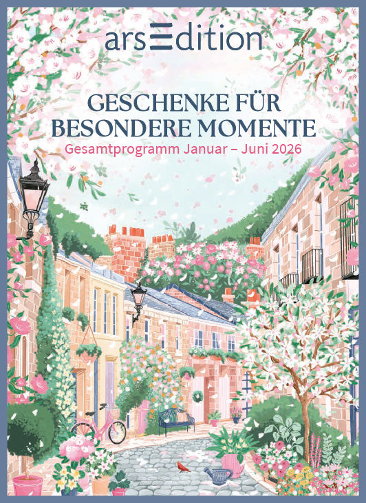 Buchcover des Vorschaukatalogs von arsEdition für den Bereich Geschenke. Für die Monate Januar bis Juni 202. Im Hintergrund eine britische Dorf-Landschaft.