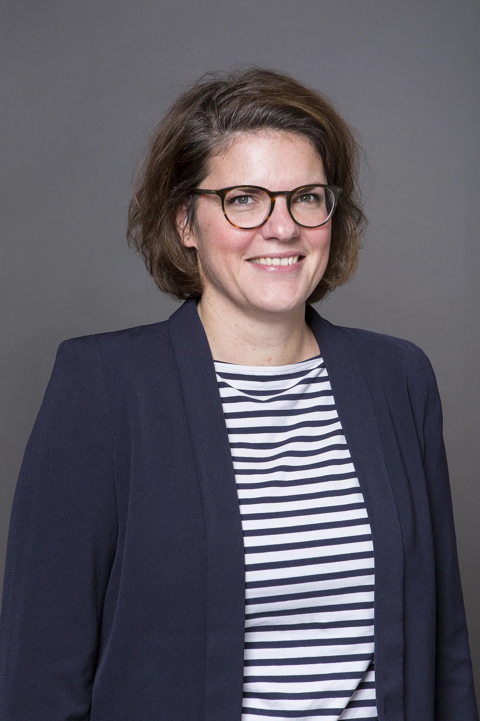 Zu sehen ist Miriam Steuerwald von arsEdition