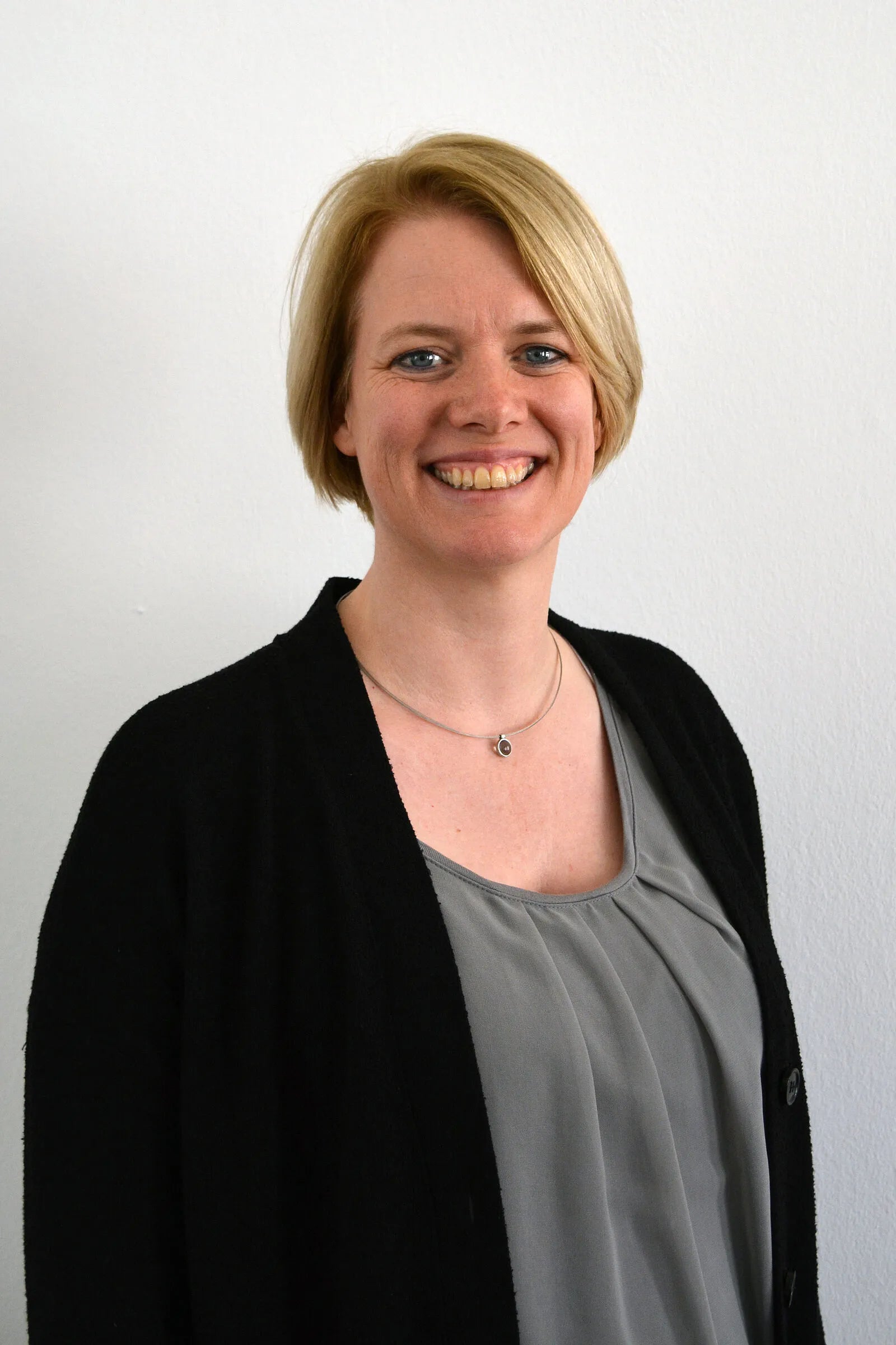 Zu sehen ist Nadine Demeter von arsEdition